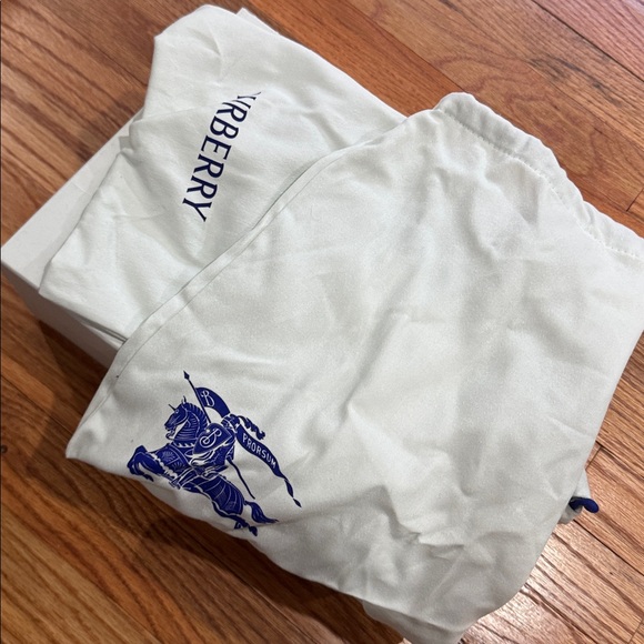 BRAND NEW Burberry Minnie Shearling Mule Sandals - Picture 13 of 13